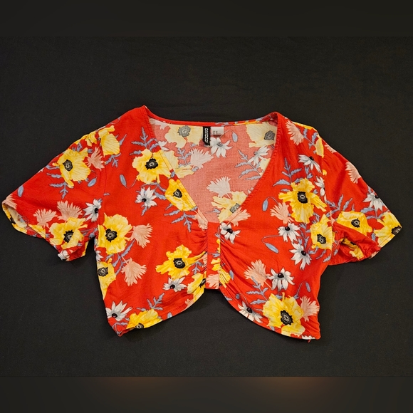 💵3/$20 Divided H&M Floral short-sleeved Crop Top Belly Shirt - Picture 1 of 13